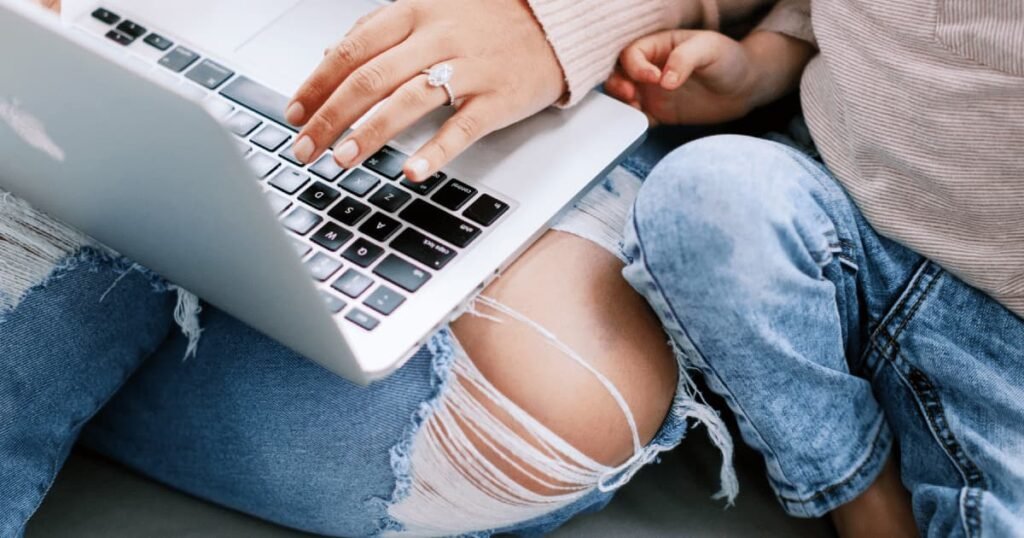 Best Side Hustles for Stay-at-Home Moms & Retirees
